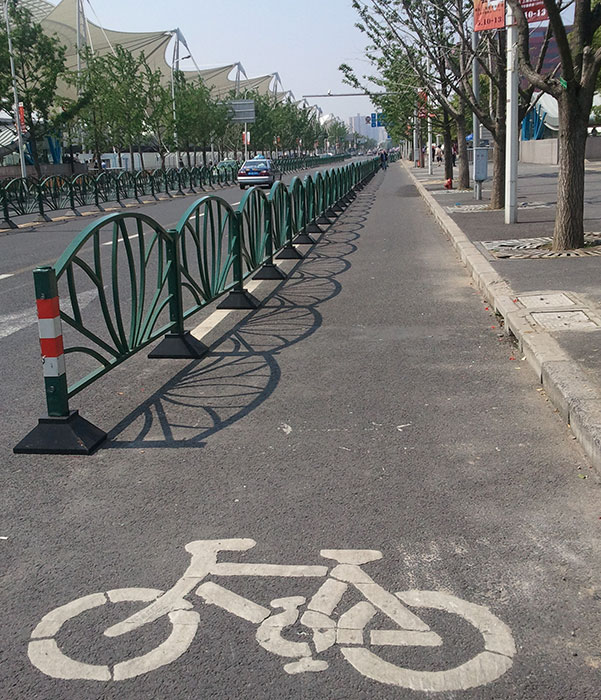 Şangay'da bisikletler ve motosikletler için özel yollar bulunuyor. 